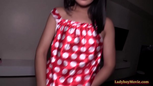 Teen Ladyboy Meme ohne Sattel gefickt