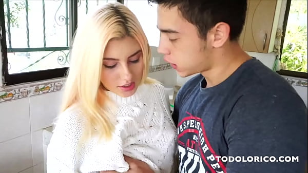 Una coppia colombiana che fa l'amore in tempi di pandemia