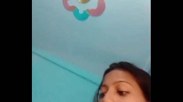 惊人的美丽青少年炫耀