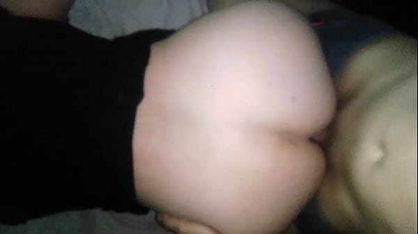 Mi scopa alla pecorina nel mio abito corto nero senza biancheria intima